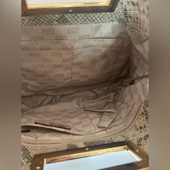 Michael Kors large snakeskin Berkeley clutch - Picture 5 of 9